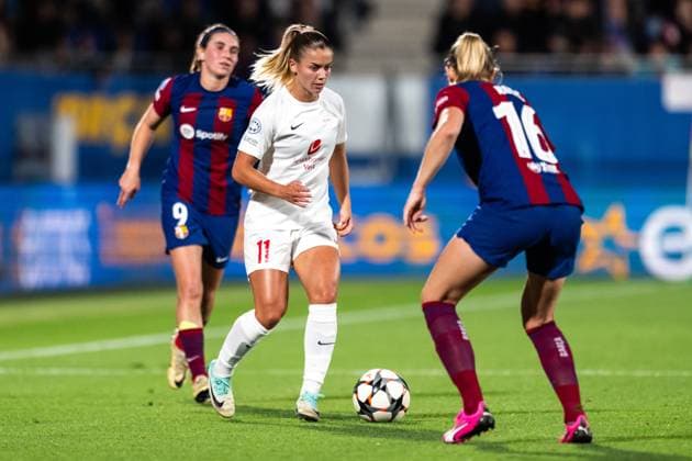 240328 Johanna Renmark of Brann during the UEFA Women s Champions League quarterfinal football match between Barcelona and Brann on March 28, 2024 in Barcelona Photo Vegard Grott BILDBYRAN kod VG VG0589 bbeng champions league mesterligaen dam football fotball fotboll fotboll soccer barcelona barca brann kvartfinale quarter final tfk women s champions league  Copyright: VEGARDxGRoTT BB240328VG048