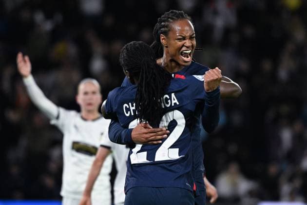 Fußball, CL Frauen, Paris St. Germain - BK Häcken Tabitha Chawinga ( 22 - PSG ) celebrates with Marie Antoinette Katoto ( 9 - PSG ) during the UEFA Women s Champions League match between PSG and BK Hacken FF at Parc des Princes on March 28, 2024 in Paris, France. ( Photo by federico pestellini panoramic ) - FOOTBALL : PSG vs Hacken - Ligue des Champions Feminine - 28 03 2024 FedericoPestellini Panoramic 