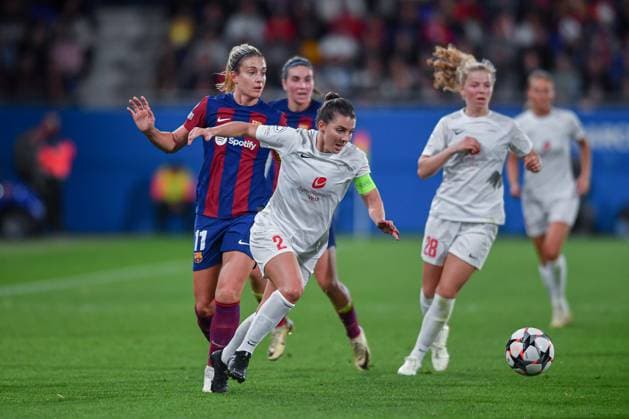 FC Barcelona, Barca v SK BRANN JOHAN CRUYFF STADIUM,BARCELONA. March 28,2024 iFC BARCELONA vs SK BRANN. March 28,2024 Cecilie Redisch Kvamme of SK Brann (left) dribbles Alexia Putelles (11) of FC Barcelona during the match between FC Barcelona and SK Brann corresponding to the quarter-final tie of the women s UEFA Champions League at the Johan Cruyff Stadium in Barcelona, Spain, on March 28, 2024. Barcelona ESP Copyright: xS.xRosx