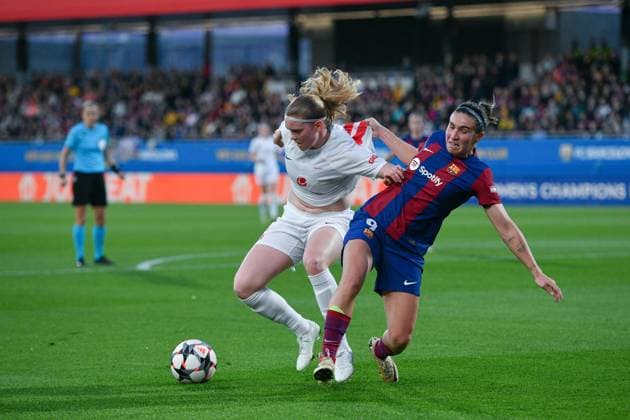 FC Barcelona, Barca v SK BRANN JOHAN CRUYFF STADIUM,BARCELONA. March 28,2024 FC BARCELONA vs SK BRANN. March 28,2024 Signo Gaupset of SK Brann (left) vies with Mariona Caldent (9) of FC Barcelona during the match between FC Barcelona and SK Brann corresponding to the quarter-final tie of the women s UEFA Champions League at the Johan Cruyff Stadium in Barcelona, Spain, on March 28, 2024. Barcelona ESP Copyright: xS.xRosx
