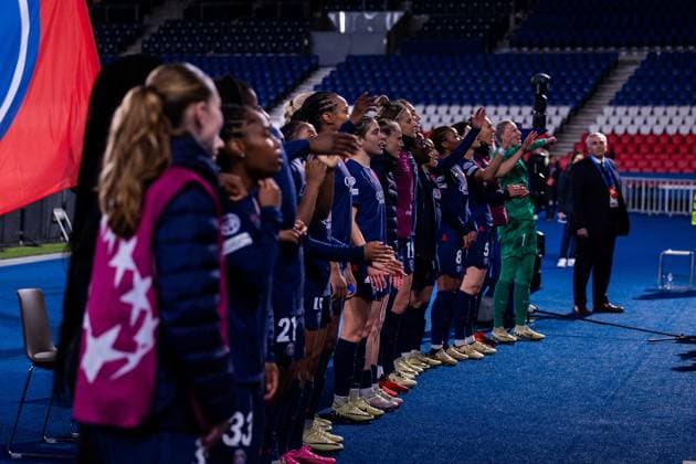Paris, France Players of Paris St. Germain celebrate with the fan after the UEFA Womens Champions League game between Paris Saint-Germain and BK Hacken at Parc des Princes in Paris, France. (Pauline FIGUET SPP) Copyright: xPaulinexFIGUETx xSPPx spp-en-PaFiSp-PF_PSGvBKH649