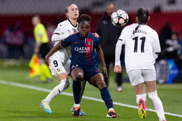 240328 Filippa Curmark of Häcken and Sandy Baltimore of Paris Saint Germain during the UEFA Womens Champions League football match quarterfinal two between Paris Saint Germain and Häcken on March 28, 2024 in Paris Photo Michael Erichsen BILDBYRAN COP 89 MI0635 bbeng champions league dam football fotball fotboll fotboll häcken quarterfinal paris saint germain quarterfinal quarterfinals soccer  Copyright: MICHAELxERICHSEN BB240328MI137