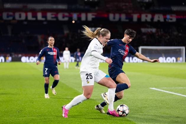 240328 Elisa De Almeida of Paris Saint Germain and Alice Bergström of Häcken during the UEFA Womens Champions League football match quarterfinal two between Paris Saint Germain and Häcken on March 28, 2024 in Paris Photo Michael Erichsen BILDBYRAN COP 89 MI0635 bbeng champions league dam football fotball fotboll fotboll häcken quarterfinal paris saint germain quarterfinal quarterfinals soccer  Copyright: MICHAELxERICHSEN BB240328MI157
