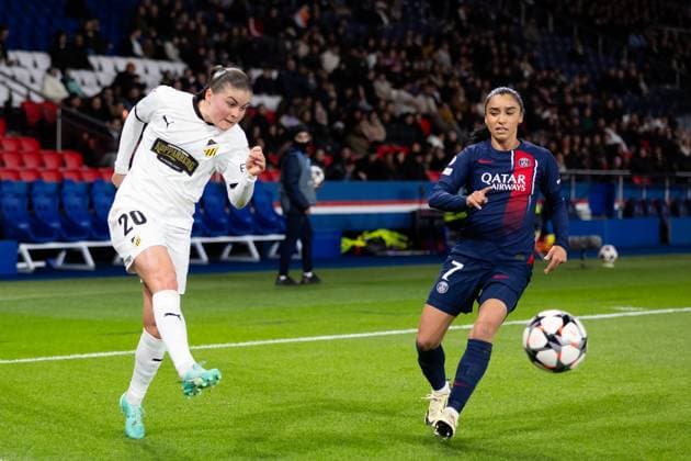 240328 Hanna Wijk of Häcken and Sakina Karchaoui of Paris Saint Germain during the UEFA Womens Champions League football match quarterfinal two between Paris Saint Germain and Häcken on March 28, 2024 in Paris Photo Michael Erichsen BILDBYRAN COP 89 MI0635 bbeng champions league dam football fotball fotboll fotboll häcken quarterfinal paris saint germain quarterfinal quarterfinals soccer  Copyright: MICHAELxERICHSEN BB240328MI164