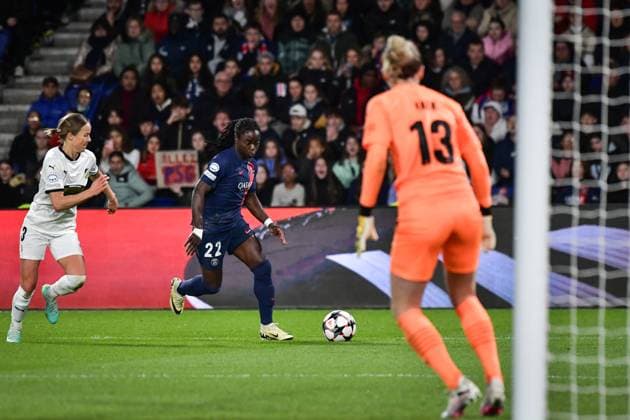 Women?s Champions League - PSG v BK Hacken Paris Saint-Germain s forward Tabitha Chawinga runs with the ball during the Women s UEFA Champions League football match between Paris Saint-Germain and BK Hacken at the Parc des Princes stadium in Paris, France on March 28, 2024. Photo by Firas Abdullah ABACAPRESS.COM Paris France  Copyright: xAbdullahxFiras ABACAx