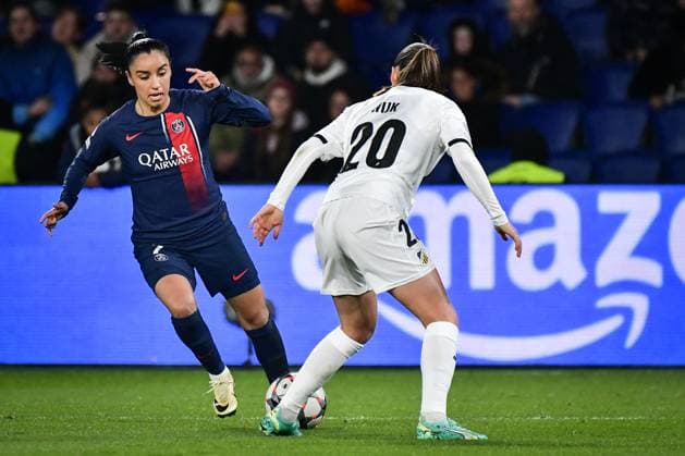 Women?s Champions League - PSG v BK Hacken Paris Saint-Germain s defender Sakina Karchaoui (L) fights for the ball during the Women s UEFA Champions League football match between Paris Saint-Germain and BK Hacken at the Parc des Princes stadium in Paris, France on March 28, 2024. Photo by Firas Abdullah ABACAPRESS.COM Paris France  Copyright: xAbdullahxFiras ABACAx