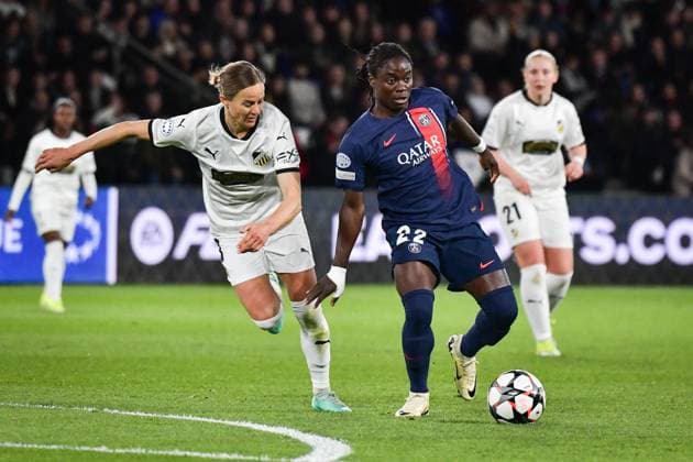 Women?s Champions League - PSG v BK Hacken Paris Saint-Germain s forward Tabitha Chawinga fights for the ball during the Women s UEFA Champions League football match between Paris Saint-Germain and BK Hacken at the Parc des Princes stadium in Paris, France on March 28, 2024. Photo by Firas Abdullah ABACAPRESS.COM Paris France  Copyright: xAbdullahxFiras ABACAx