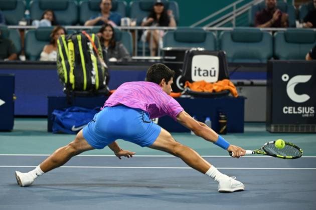 Carlos Alcaraz Vs Grigor Dimitrov during men s quarter finals at The Miami Open at Hard Rock Stadium Featuring: Carlos Alcaraz Where: Miami Gardens, Florida, United States When: 28 Mar 2024 Credit: Robert Bell INSTARimages EDITORIAL USE ONLY. RESTRICTED TO NEWSPAPERS BASED IN THE UK Copyright: xLarryxMaranox instar53606231