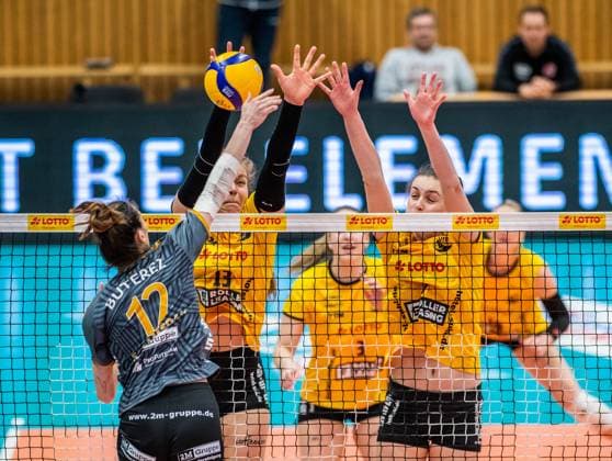 28 03 2024 Suhl Sporthalle Wolfsgrube Volleyball VfB Suhl LottoThürungen SC Potsdam v l Rodica Buterez 12 SCPotsdam , Lena Kindermann 13 VfB Suhl Lotto Thüringen , Eva Pogacar 03 VfB Suhl Lotto Thüringen andJelena Delic 07 VfB Suhl Lotto Thüringen Action