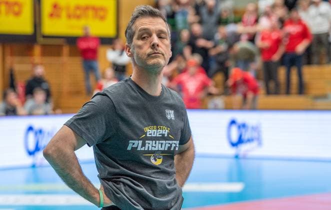 28 03 2024 2023Suhl Sporthalle Wolfsgrube Volleyball VfB Suhl LottoThürungen SC Potsdam Coach Laszlo Hollosy 99 VfB Suhl Lotto Thüringen Action