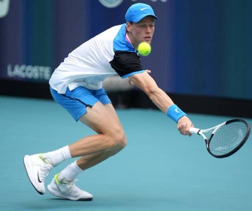 MIAMI GARDENS, FL - MARCH 29: Jannik Sinner (ITA) in action during the men™s singles semifinals of the Miami Open on March 29, 2024, at Hard Rock Stadium in Miami Gardens, FL. (Photo by Andrew Patron Icon Sportswire) TENNIS: MAR 29 Miami Open EDITORIAL USE ONLY Icon2403290689