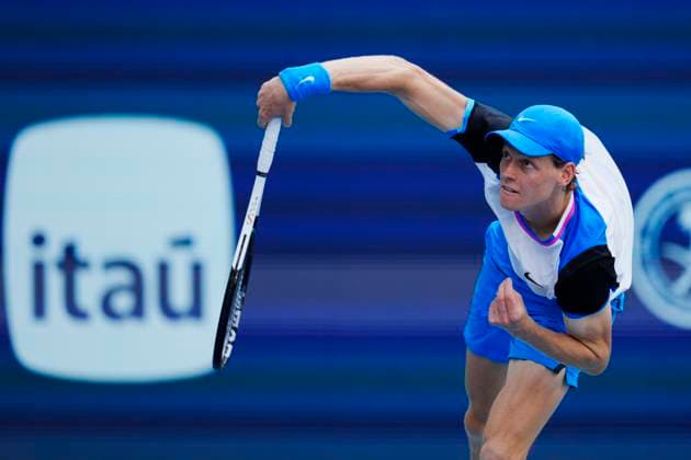 March 29, 2024, Miami, Florida, USA: Jannik Sinner (Italy) hits a serve against .Daniil Medvedev during the semifinals of the Mens Singles at the Miami Open tennis tournament. Sinner won the match 6-1, 6-2. Miami USA - ZUMAd212 20240329_zsp_d212_006 Copyright: xRichardxDolex
