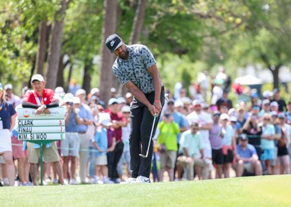 HOUSTON, TX - MARCH 29: Tony Finau (USA) watches his putt on 8 during Round 2 of the PGA, Golf Herren Texas Children™s Houston Open at Memorial Park Golf Course on March 29, 2024 in Houston, Texas. (Photo by Leslie Plaza Johnson Icon Sportswire) GOLF: NOV 10 PGA Cadence Bank Houston Open EDITORIAL USE ONLY Icon2403290042