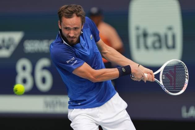 MIAMI GARDENS, FL - MARCH 29: Danil Medvedev in action during the men™s singles semifinals of the Miami Open on March 29, 2024, at Hard Rock Stadium in Miami Gardens, FL. (Photo by Andrew Patron Icon Sportswire) TENNIS: MAR 29 Miami Open EDITORIAL USE ONLY Icon2403290701