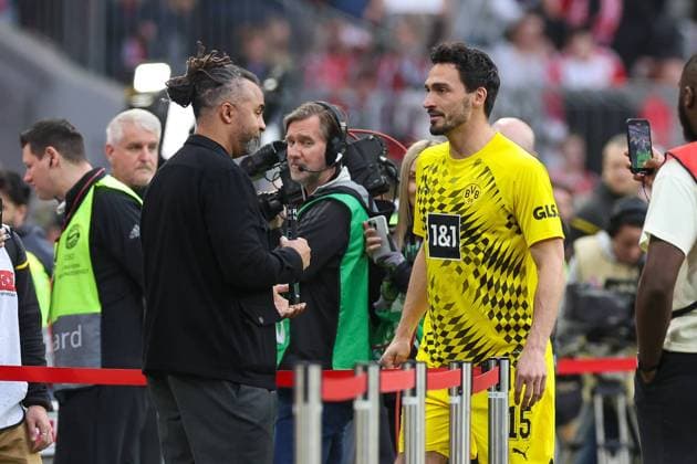 l r Football expert Patrick Owomoyela and Mats Hummels 15 Borussia Dortmund , FC Bayern Muenchen vs Borussia Dortmund, Football, 1 Bundesliga, 27 Matchday, 30 03 2024 DFB regulations prohibit any use of photographs as image sequences and or quasi video Muenchen Bayern Germany Copyright: xkolbert-press ChristianxKolbertx