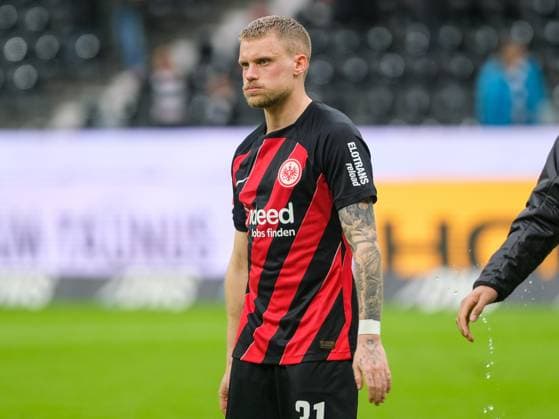 Philipp Max (Eintracht Frankfurt, 31) ist enttauescht ueber das unentschieden, GER, Eintracht Frankfurt vs. 1. FC Union Berlin, Fussball, 1. Bundesliga, 27. Spieltag, Spielzeit 2023 2024, 30.03.2024 DFL REGULATIONS PROHIBIT ANY USE OF PHOTOGRAPHS AS IMAGE SEQUENCES AND OR QUASI-VIDEO GER, Eintracht Frankfurt vs. 1. FC Union Berlin, Fussball, 1. Bundesliga, 27. Spieltag, Spielzeit 2023 2024, 30.03.2024 Frankfurt *** Philipp Max Eintracht Frankfurt, 31 is disappointed about the draw, GER, Eintracht Frankfurt vs 1 FC Union Berlin, Football, 1 Bundesliga, Matchday 27, Season 2023 2024, 30 03 2024 DFL REGULATES PROHIBIT ANY USE OF PHOTOGRAPHS AS IMAGE SEQUENCES AND OR QUASI VIDEO GER, Eintracht Frankfurt vs 1 FC Union Berlin, Football, 1 Bundesliga, Matchday 27, Season 2023 2024, 30 03 2024 Frankfurt Copyright: xEibner-Pressefoto FlorianxWieganx EP_FWD