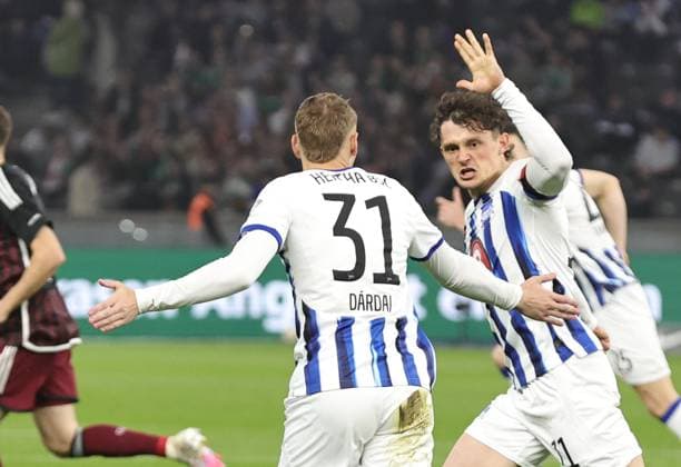 30 03 2024 Soccer season 2023 2024 2 Soccer Bundesliga 27 Matchday Hertha BSC Berlin HBSC 1 FC Nuremberg FCN Club Sportfoto Zink DaMa xdaxmax DFL regulations prohibit any use of photographs as image sequences and or quasi video only for editorial use Marton Dardai 31, Hertha BSC Berlin Fabian Reese 11, Hertha BSC Berlin clap after defensive action