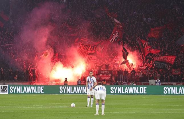 30 03 2024 Soccer Season 2023 2024 2 Soccer Bundesliga 27 Matchday Hertha BSC Berlin HBSC 1 FC Nürnberg FCN Club Sportfoto Zink DaMa xdaxmax DFL regulations prohibit any use of photographs as image sequences and or quasi video only for editorial use Pyrotechnik Pyro Bengalfackeln Bengalfackeln Rauch im Gästeblock der Clubfan Clubfans FCN Fans Fans Fans