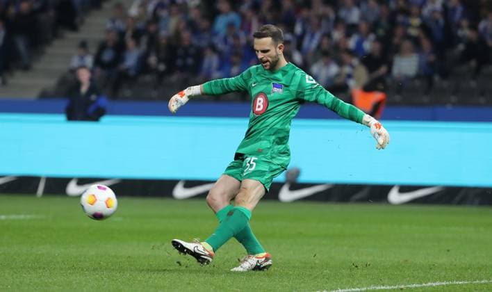 Goalkeeper Marius Gersbeck single image cropping action sport soccer soccer DFL 2 Bundesliga men 27 matchday season 2023 2024 30 03 2024 Hertha BSC Berlin vs 1 FC Nürnberg FCN DFL regulations prohibit any use of photographs as image sequences and or quasi video