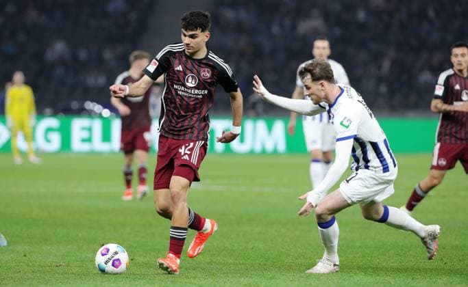 Can Uzun, Pascal Klemens duel match scene action sport soccer soccer DFL 2 Bundesliga Men 27 Matchday Season 2023 2024 30 03 2024 Hertha BSC Berlin vs 1 FC Nürnberg FCN DFL regulations prohibit any use of photographs as image sequences and or quasi video