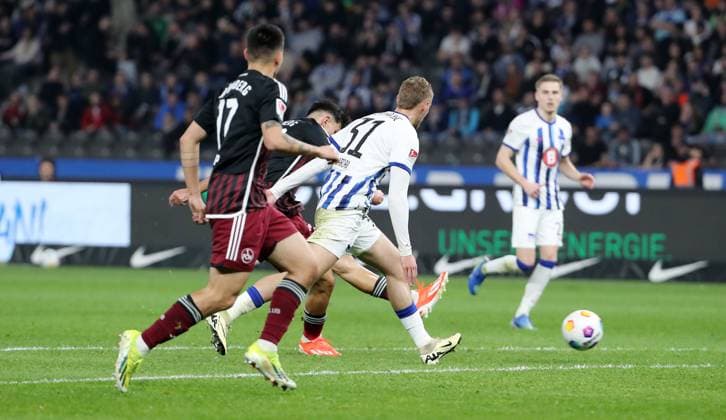 Can Uzun scores the goal for 0 1, Marton Dardai duel Match scene Action Sport Football Soccer DFL 2 Bundesliga Men 27 Matchday Season 2023 2024 30 03 2024 Hertha BSC Berlin vs 1 FC Nürnberg FCN DFL regulations prohibit any use of photographs as image sequences and or quasi video