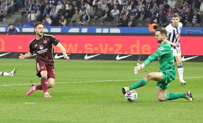 30 03 2024 Soccer Season 2023 2024 2 Soccer Bundesliga 27 Matchday Hertha BSC Berlin HBSC 1 FC Nuremberg FCN Club Sportfoto Zink DaMa xdaxmax DFL regulations prohibit any use of photographs as image sequences and or quasi video only for editorial use Tor Treffer Torschuß zum 0 2 Torschütze Lukas Schleimer 36, 1 FC Nuremberg FCN vs Marius Gersbeck 35, Hertha BSC Berlin