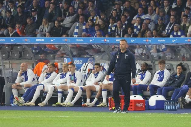 DEU, DFL, 2 FBL, Hertha BSC vs 1 FC Nuernberg, 30 03 2024, Berliner Olympiastadion, Berlin, DEU, DFL, 2 FBL, Hertha BSC vs 1 FC Nuernberg, im Bild Cheftrainer Pal Dardai Hertha BSC Berlin , Hertha Spielerbank DFL regulations prohibit any use of Photographs as image sequences and or quasi video Foto Juergen Engler nordphoto GmbH nordphotoxGmbHx xEngler nph00076