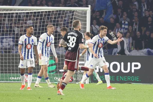 DEU, DFL, 2 FBL, Hertha BSC vs 1 FC Nuernberg, 30 03 2024, Berliner Olympiastadion, Berlin, DEU, DFL, 2 FBL, Hertha BSC vs 1 FC Nuernberg, in the picture after the 0 1, Hertha player circle, Jeremy Dudziak Hertha BSC Berlin 19 , Marton Dardai Hertha BSC Berlin 31 , Pascal Klemens Hertha BSC Berlin 41 , Jannes Horn 1 FC Nuernberg 38 DFL regulations prohibit any use of Photographs as image sequences and or quasi video Foto Juergen Engler nordphoto GmbH nordphotoxGmbHx xEngler nph00076