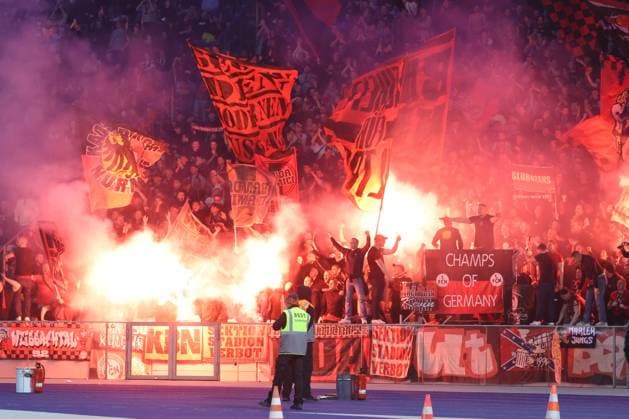DEU, DFL, 2 FBL, Hertha BSC vs 1 FC Nuernberg, 30 03 2024, Berliner Olympiastadion, Berlin, DEU, DFL, 2 FBL, Hertha BSC vs 1 FC Nuernberg, im Bild Nuernberger Fans, Pyro DFL regulations prohibit any use of Photographs as image sequences and or quasi video Foto Juergen Engler nordphoto GmbH nordphotoxGmbHx xEngler nph00076