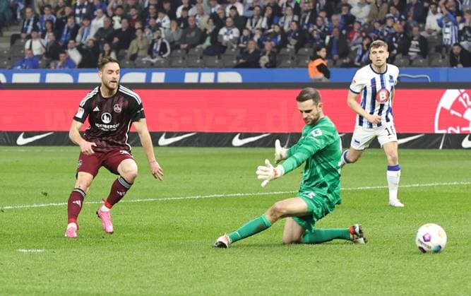 30 03 2024 Soccer Season 2023 2024 2 Soccer Bundesliga 27 Matchday Hertha BSC Berlin HBSC 1 FC Nuremberg FCN Club Sportfoto Zink DaMa xdaxmax DFL regulations prohibit any use of photographs as image sequences and or quasi video only for editorial use Tor Treffer Torschuß zum 0 2 Torschütze Lukas Schleimer 36, 1 FC Nuremberg FCN vs Marius Gersbeck 35, Hertha BSC Berlin