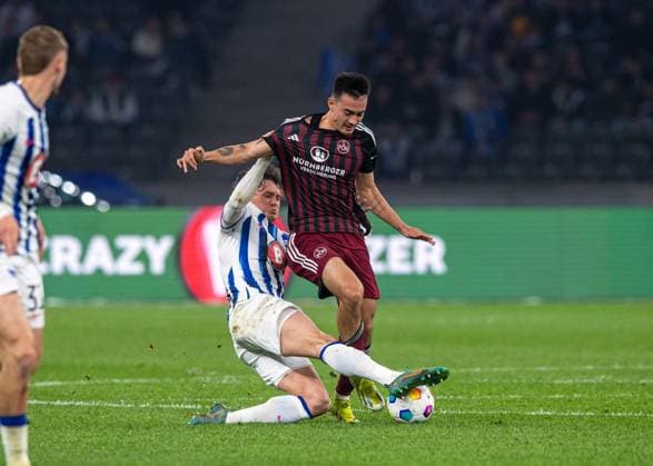 Soccer, Men, Season 2023 2024, 2 Bundesliga 27 Matchday , Hertha BSC 1 FC Nürnberg, v l Fabian Reese Hertha BSC , Jens Castrop 1 FC Nürnberg , 30 03 2024, Copyright: xSebastianxRäppold MatthiasxKochx