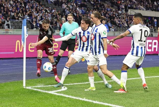 30 03 2024 Soccer Season 2023 2024 2 Soccer Bundesliga 27 Matchday Hertha BSC Berlin HBSC 1 FC Nürnberg FCN Club Sportfoto Zink DaMa xdaxmax DFL regulations prohibit any use of photographs as image sequences and or quasi video only for editorial use Lukas Schleimer 36, 1 FC Nürnberg FCN gg Fabian Reese 11, Hertha BSC Berlin Michal Karbownik 6, Hertha BSC Berlin Jeremy Dudziak 19, Hertha BSC Berlin