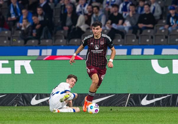 Soccer, Men, Season 2023 2024, 2 Bundesliga 27 Matchday , Hertha BSC 1 FC Nürnberg, v l Linus Gechter Hertha BSC , Can Uzun 1 FC Nürnberg , 30 03 2024, Copyright: xSebastianxRäppold MatthiasxKochx