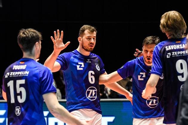 GER, VBL, Playoffs, VfB Friedrichshafen vs Helios GRIZZLYS Giesen 30 03 2024, Spacetech Arena, Friedrichshafen, GER, VBL, Playoffs, VfB Friedrichshafen vs Helios GRIZZLYS Giesen, Playoff semi-final, pictured celebrating after winning a point, Jackson Young Friedrichshafen, 15 , Michal Superlak Friedrichshafen, 6 , Aleksa Batak Friedrichshafen, 8 , Severi Savonsalmi Friedrichshafen, 9 nordphotoxGmbHx xHafner nph00200