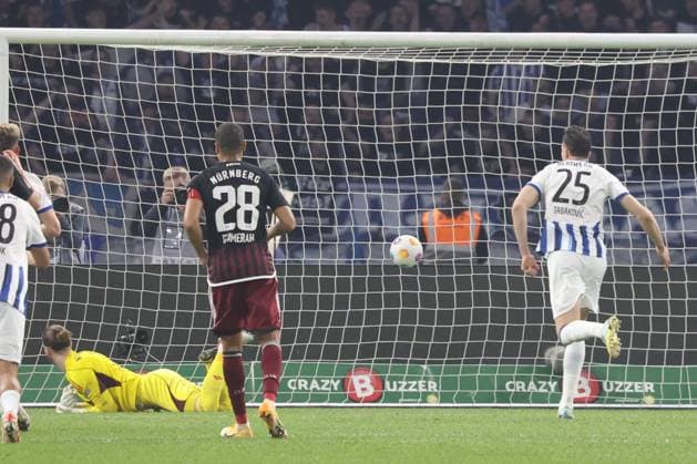 DEU, DFL, 2 FBL, Hertha BSC vs 1 FC Nuernberg, 30 03 2024, Berliner Olympiastadion, Berlin, DEU, DFL, 2 FBL, Hertha BSC vs 1 FC Nuernberg, im Bild 11m Haris Tabakovic Hertha BSC Berlin 25 , Carl Klaus 1 FC Nuernberg 1 DFL regulations prohibit any use of Photographs as image sequences and or quasi video Foto Juergen Engler nordphoto GmbH nordphotoxGmbHx xEngler nph00076