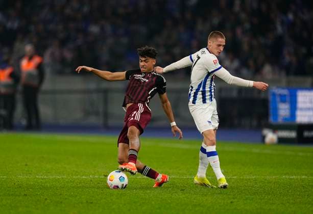 Germany, Berlin, 30 03 2024, Olympic Stadium, Hertha BSC vs 1 FC Nürnberg 2 Bundesliga, Palko Dardai Hertha Berlin and Nathaniel Brown 1 FC Nürnberg battle for the ball Berlin Olympic Stadium Berlin Germany eu-images-659