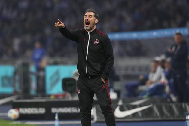 30 03 2024, xtgx, Fußball 2 Bundesliga, Hertha BSC Berlin 1 FC Nuernberg emspor, v l Cristian Fiel Nuernberg, Trainer gibt Anweisungen, gestikuliert mit den Armen, gesticulate, gives instructions DFL DFB REGULATIONS PROHIBIT ANY USE OF PHOTOGRAPHS as IMAGE SEQUENCES and or QUASI VIDEO Berlin