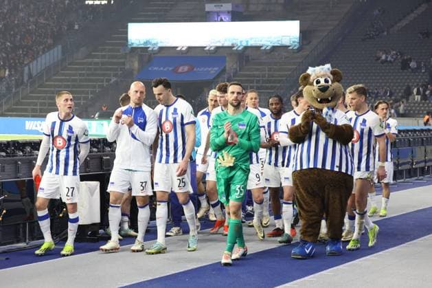 DEU, DFL, 2 FBL, Hertha BSC vs 1 FC Nuernberg, 30 03 2024, Berliner Olympiastadion, Berlin, DEU, DFL, 2 FBL, Hertha BSC vs 1 FC Nuernberg, in the picture Hertha player circle, Fabian Reese Hertha BSC Berlin 11 , Haris Tabakovic Hertha BSC Berlin 25 , Marius Gersbeck Hertha BSC Berlin 35 , Toni Leistner Hertha BSC Berlin 37 DFL regulations prohibit any use of Photographs as image sequences and or quasi video Foto Juergen Engler nordphoto GmbH nordphotoxGmbHx xEngler nph00076