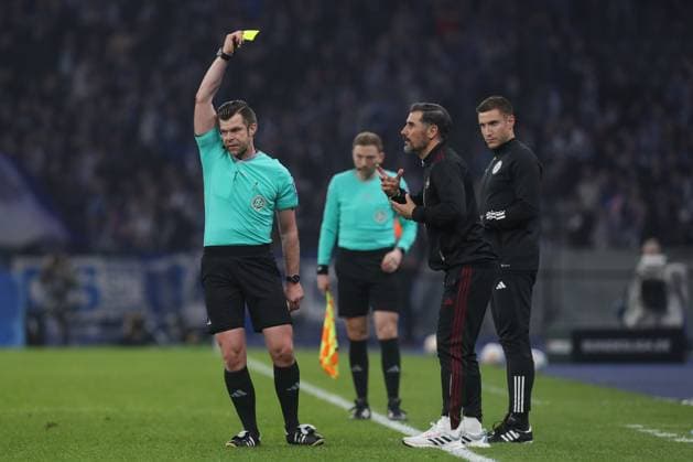 30 03 2024, xtgx, Fußball 2 Bundesliga, Hertha BSC Berlin 1 FC Nuernberg emspor, v l Cristian Fiel Nuernberg, Trainer Gelbe Karte, yellow card DFL DFB REGULATIONS PROHIBIT ANY USE OF PHOTOGRAPHS as IMAGE SEQUENCES and or QUASI VIDEO Berlin