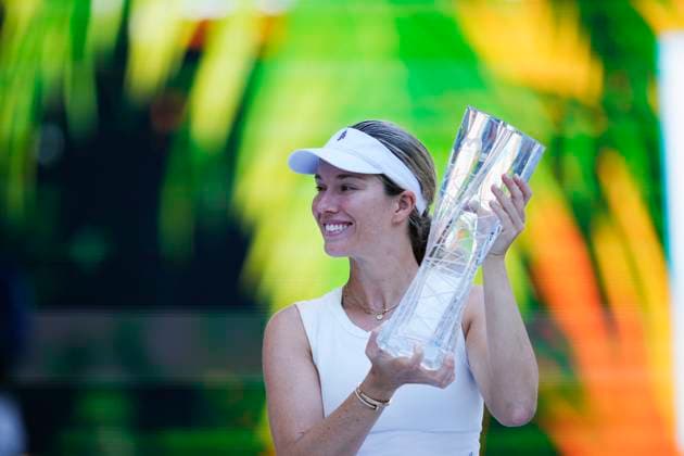 March 30, 2024, Miami, Florida, USA: Danielle Collins (USA) holds the championship trophy after defeating Elena Rybakina (Kazakhstan) 7-5, 6-3 to win the f WomenÃ¢â‚¬â ¢s Singles title at the Miami Open tennis tournament. Miami USA - ZUMAd212 20240330_zsp_d212_005 Copyright: xRichardxDolex