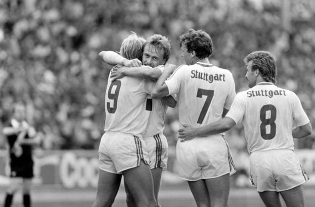 20.08.88 VfB Stuttgart - Stuttgarter Kickers Deutschland, Stuttgart, 20.08.1988, Fussball, Bundesliga, VfB Stuttgart - Stuttgarter Kickers (4:0): v.l. Jürgen Klinsmann, Günther Schäfer, Karl Allgöwer, Fritz Walter (alle VfB Stuttgart). *** 20 08 88 VfB Stuttgart Stuttgarter Kickers Germany, Stuttgart, 20 08 1988, Football, Bundesliga, VfB Stuttgart Stuttgarter Kickers 4 0 f l Jürgen Klinsmann, Günther Schäfer, Karl Allgöwer, Fritz Walter all VfB Stuttgart