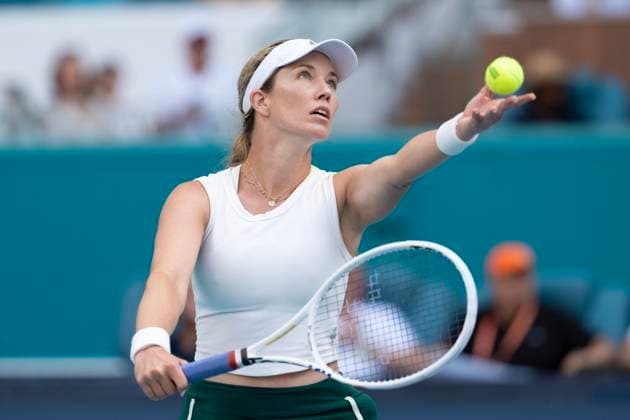 MIAMI GARDENS, FL - MARCH 30: Danielle Collins (USA) in action during the women™s singles final of the Miami Open on March 30, 2024, at Hard Rock Stadium in Miami Gardens, FL. (Photo by Andrew Patron Icon Sportswire) TENNIS: MAR 30 Miami Open EDITORIAL USE ONLY Icon2403300767