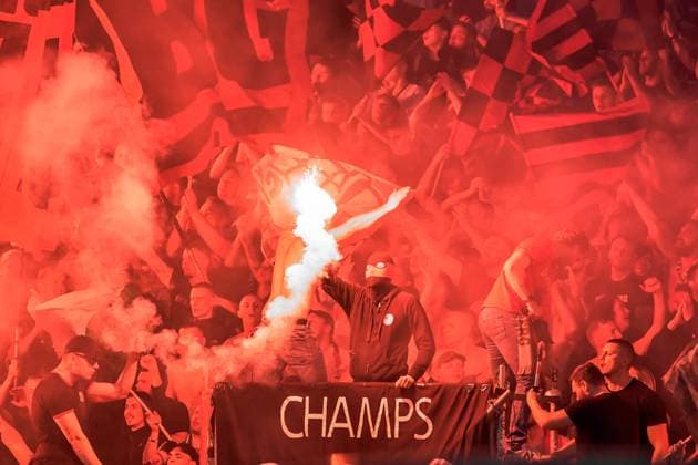 30 03 2024, xlakx, Fußball 2 Bundesliga, Hertha BSC 1 FC Nuernberg emspor, v l Fans, atmosphere, scarves, flags, visitors, jerseys, Ultras, Nuernberg,zuenden Pyrotechnik, Bengalos, Rauch DFL DFB REGULATIONS PROHIBIT ANY USE OF PHOTOGRAPHS as IMAGE SEQUENCES and or QUASI VIDEO Berlin