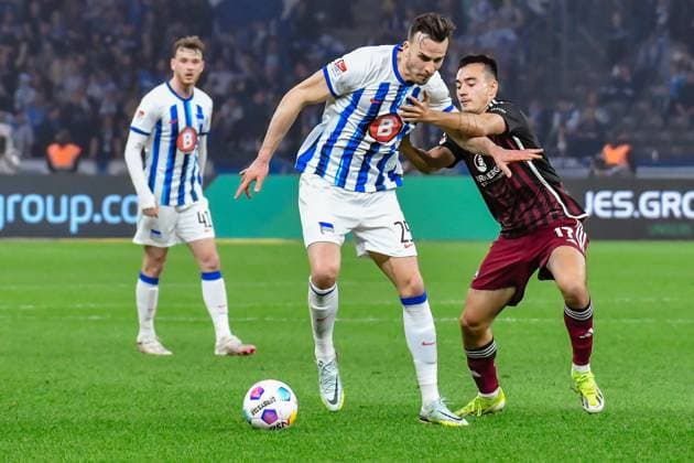 30 03 2024, xlakx, Fußball 2 Bundesliga, Hertha BSC 1 FC Nuernberg emspor, v l Haris Tabakovic Hertha BSC 25 ,Jens Castrop 1 FC Nuenberg 17 ,Zweikampf, Duell, Kampf, tackle DFL DFB REGULATIONS PROHIBIT ANY USE OF PHOTOGRAPHS as IMAGE SEQUENCES and or QUASI VIDEO Berlin