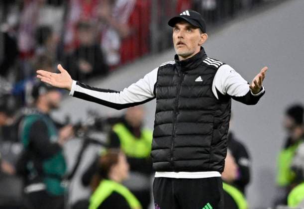 Bilder des Jahres 2024, Sport 03 März Sport Themen der Woche KW13 Sport Bilder des Tages Trainer Coach Thomas Tuchel FC Bayern Muenchen FCB am Spielfeldrand Gestik Geste ratlos FC Bayern Muenchen FCB vs Borussia Dortmund BVB 30.03.2024 DFL REGULATIONS PROHIBIT ANY USE OF PHOTOGRAPHS AS IMAGE SEQUENCES AND OR QUASI-VIDEO FC Bayern Muenchen FCB vs Borussia Dortmund BVB *** Coach Coach Thomas Tuchel FC Bayern Muenchen FCB on the sidelines Gesture Gesture helpless FC Bayern Muenchen FCB vs Borussia Dortmund BVB 30 03 2024 DFL REGULATIONS PROHIBIT ANY USE OF PHOTOGRAPHS AS IMAGE SEQUENCES AND OR QUASI VIDEO FC Bayern Muenchen FCB vs Borussia Dortmund BVB