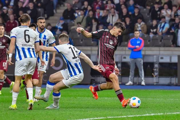 30 03 2024, xlakx, Fußball 2 Bundesliga, Hertha BSC 1 FC Nuernberg emspor, v l Michal Karbownik Hertha BSC 6 ,Aymen Barkok Hertha BSC 18 ,Jonjoe Kenny Hertha BSC 16 ,Goal to 1 3 by Can Yilmaz Uzun 1 FC Nuenberg 42 DFL DFB REGULATIONS PROHIBIT ANY USE OF PHOTOGRAPHS as IMAGE SEQUENCES and or QUASI VIDEO Berlin