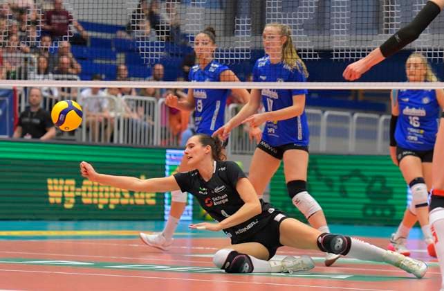 30 03 2024, Dresdens Nathalie Lemmens during a defense attempt, Volleyball, 1 Bundesliga, Quarterfinals play off, Dresdner SC VC Wiesbaden, c Dresden