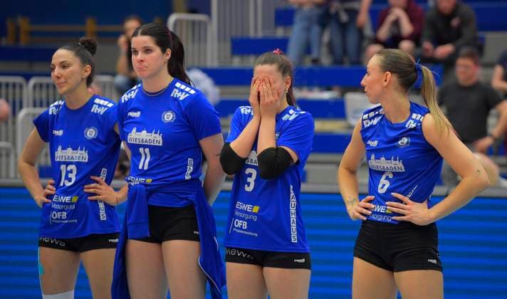 30 03 2024, disappointed Wiesbaden players, Milana Bozic, Celine Jebens, Pauline Bietau and Melissa Langegger, Volleyball, 1 Bundesliga, quarter-final play off, Dresdner SC VC Wiesbaden, c Dresden
