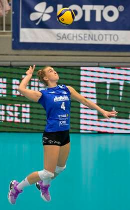 30 03 2024, Wiesbadens Tanja Großer serving, Volleyball, 1 Bundesliga, quarter-final play off, Dresdner SC VC Wiesbaden, c Dresden