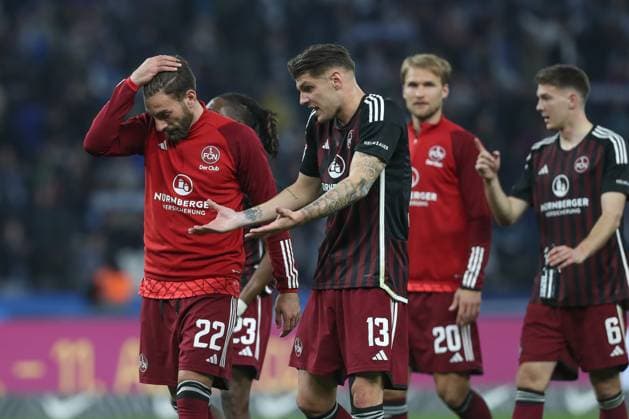 30 03 2024, xtgx, Fußball 2 Bundesliga, Hertha BSC Berlin 1 FC Nuernberg emspor, v l Enrico Valentini Nuernberg, 22 , Erik Wekesser Nuernberg, 13 enttaeuscht, schaut enttaeuscht, niedergeschlagen, disappointed DFL DFB REGULATIONS PROHIBIT ANY USE OF PHOTOGRAPHS as IMAGE SEQUENCES and or QUASI VIDEO Berlin
